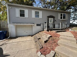 Building Photo - 3 Bedroom 2 Bath house in Bettendorf