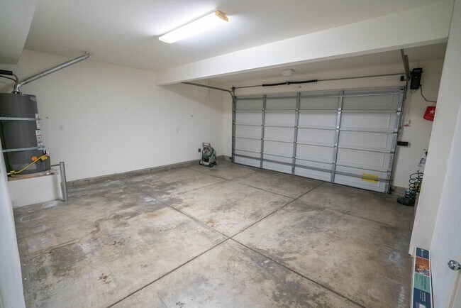 Building Photo - 27663 Sunny Creek Dr