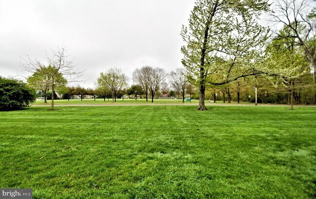 Building Photo - 800 Beacon Ct