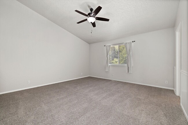 Building Photo - Beautifully Updated 4-Bedroom Home with 3-...