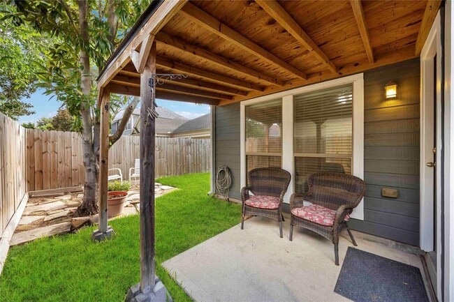 Building Photo - 6018 Lynwood Banks Ln