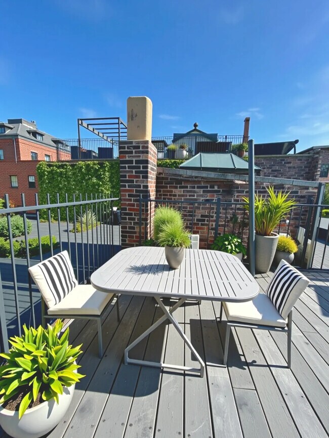 Building Photo - 8 4th St