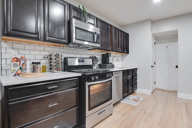 Building Photo - 1255 Raum St NE