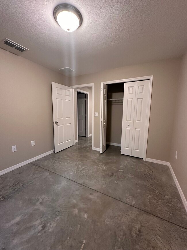 Building Photo - 442 Avenue A NE