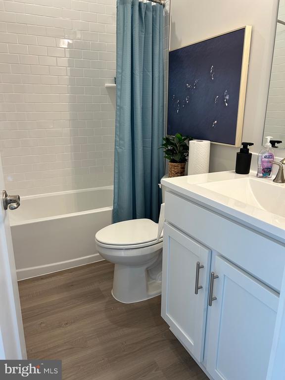 Building Photo - 265 Baker Dr