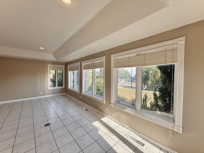 Building Photo - Garden Level in Luxury Home Available Now