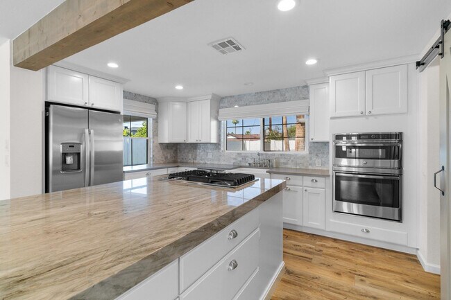 Building Photo - 6508 N 85th Pl