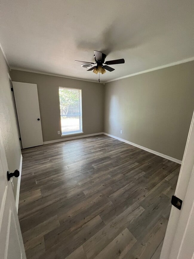 Building Photo - Great Southside Home