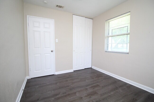 Building Photo - Flexible 3BR Home with Bonus Room, Covered Patio & Fully Fenced Yard