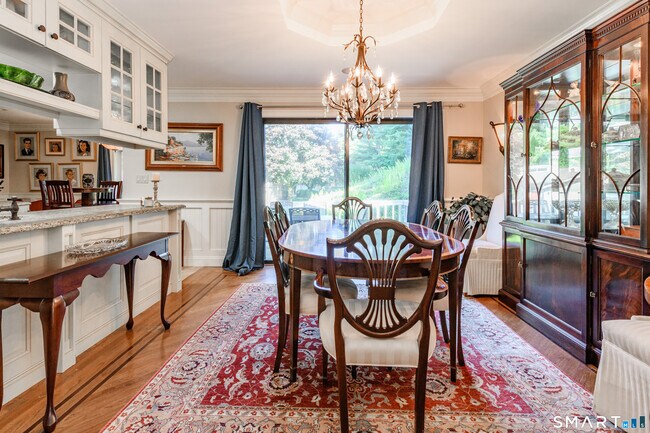 Building Photo - 2 Bramble Bush