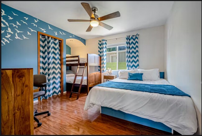 Building Photo - Beautiful Furnished Home 2 Blocks from the...