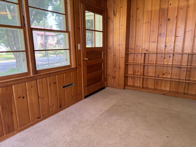 Building Photo - 721 W Olin Ave