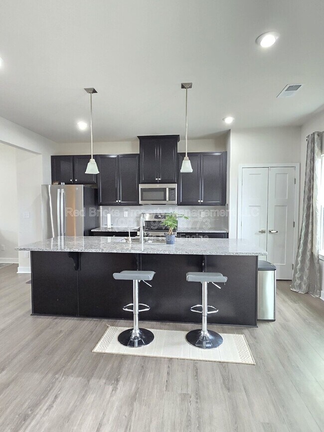 Building Photo - 9902 Oaklawn Blvd NW