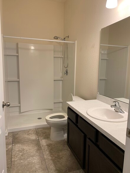 Master Bath - 200 Larkin Place