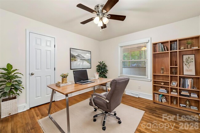 Building Photo - 943 Dudley Dr