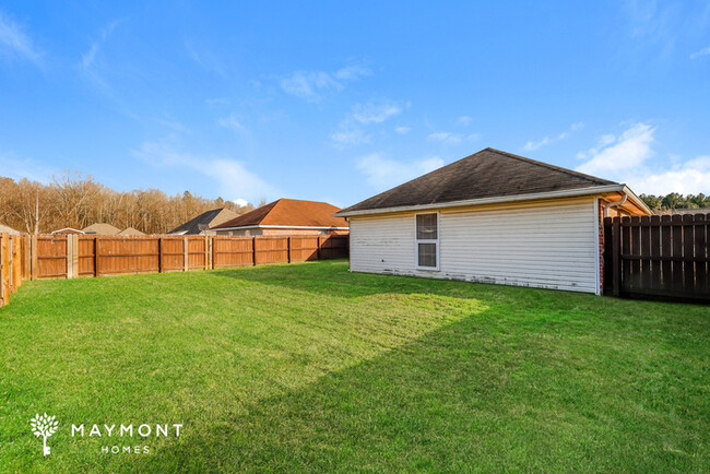 Building Photo - Comfortable 3-Bedroom Home