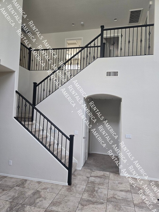 Building Photo - 44388 W Oster Dr