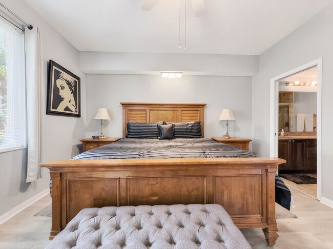 Building Photo - Beautifully furnished 2BR/2BA first-floor condo