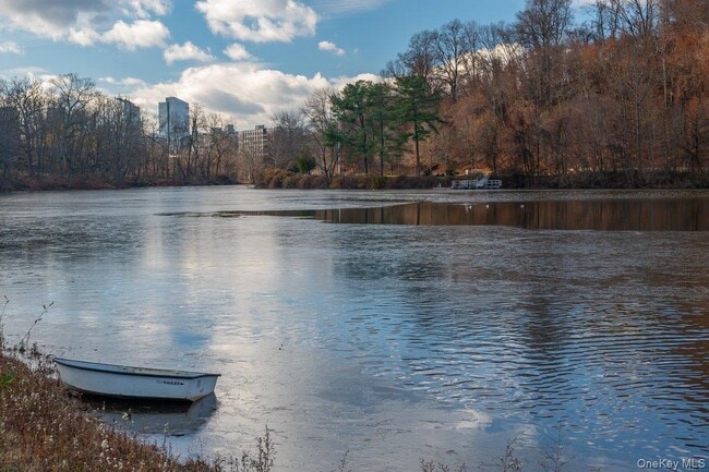 Building Photo - 5 Madison St