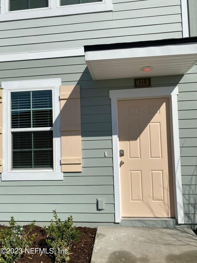 Building Photo - 8313 Zenith Cir