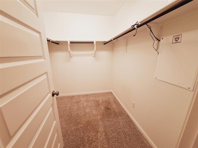 Building Photo - 124 Peruvian Ln