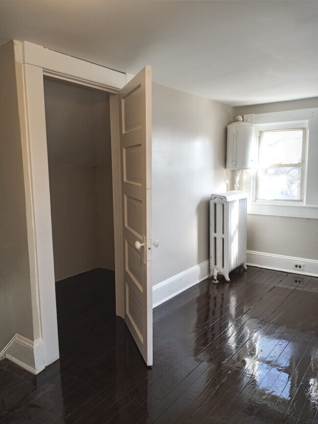 Building Photo - 3608 Howard Park Ave