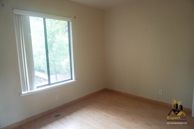 Building Photo - 5333 Primrose Dr