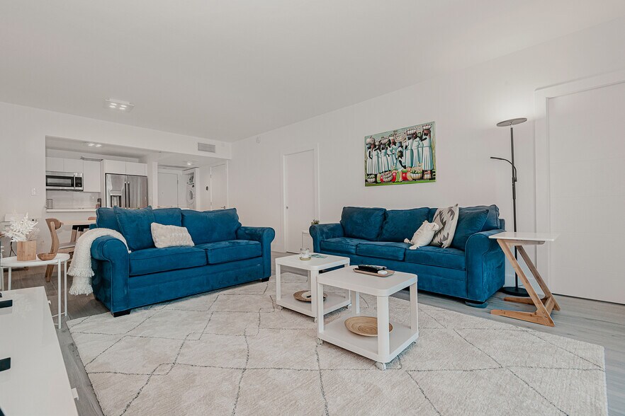 Building Photo - 2301 Collins Ave