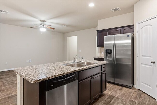 Building Photo - 10625 Menominee Falls Ln