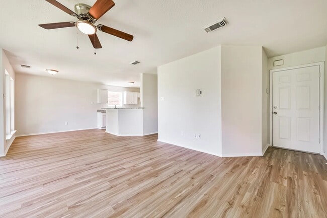 Building Photo - 106 Mango St