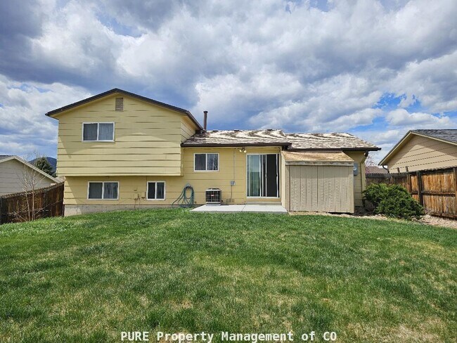 Building Photo - Tri-level home with central air and 1-car garage