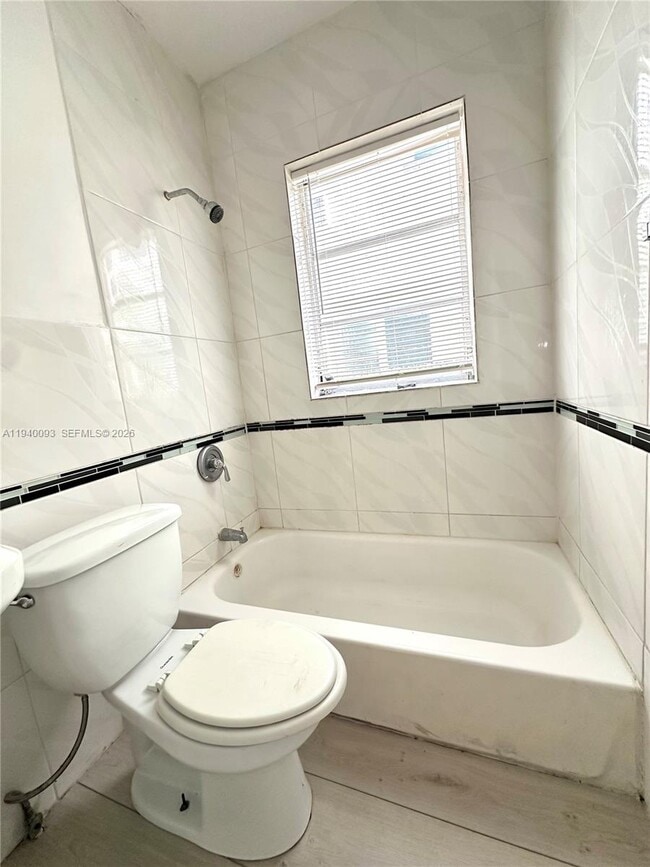 Building Photo - 967 SW 5th St