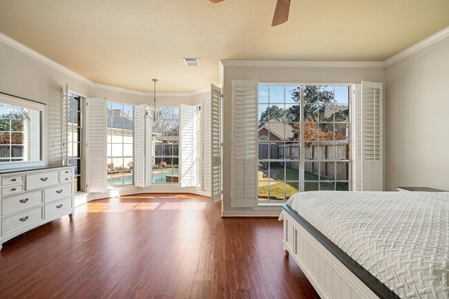 Building Photo - 5007 Cambridge St