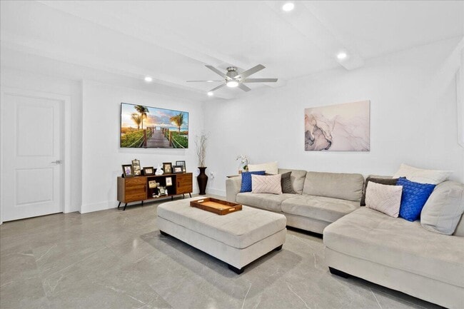 Building Photo - 709 7th Ln