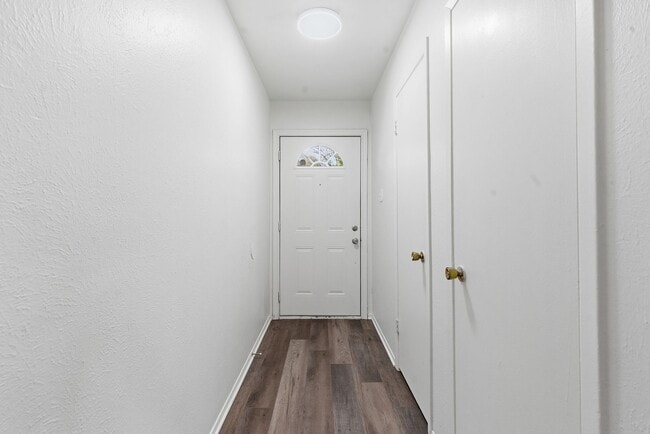 Building Photo - Amazing in Arlington