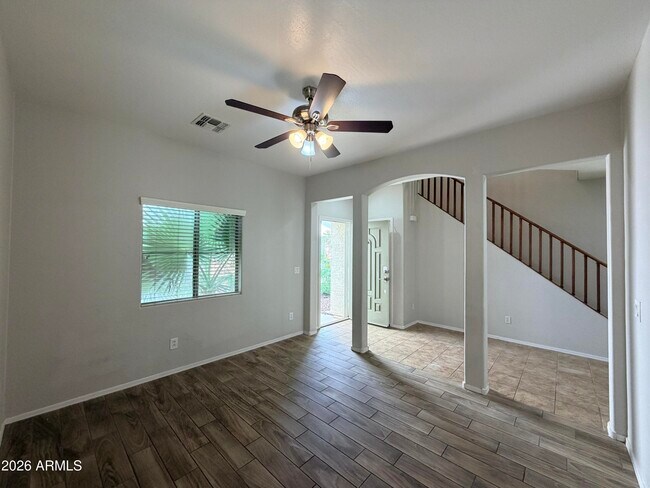 Building Photo - 4661 E Laurel Ave