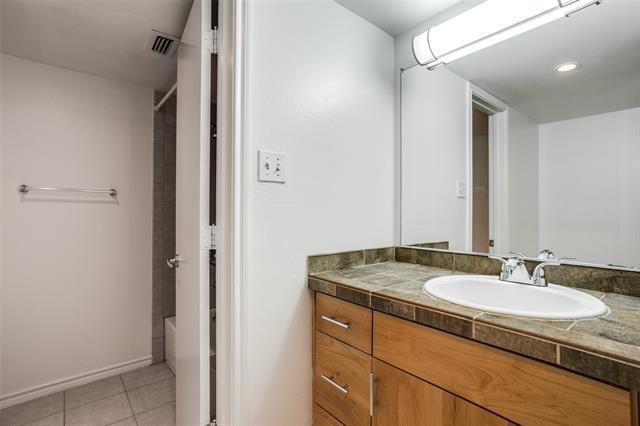 Building Photo - 4616 W Lovers Ln