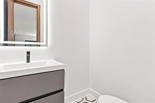 Building Photo - 4250 Carmain Dr NE