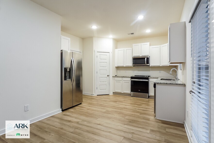 Building Photo - 5418 Bluebell Cir