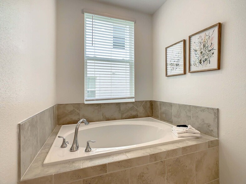 Building Photo - 8861 Cabot Cliffs Dr