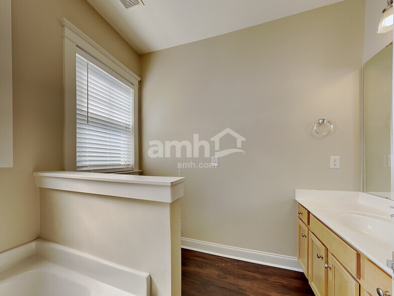Building Photo - 2612 Merion Hills Ct