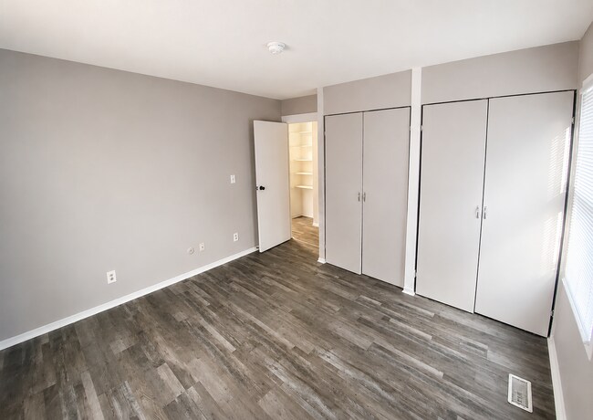 Building Photo - 4511 N Kenmore Rd