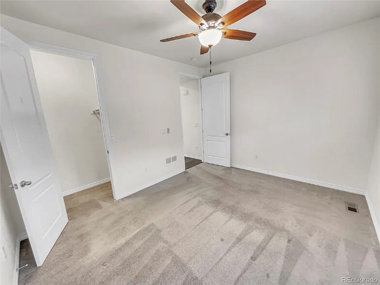 Building Photo - 14880 Chicago St