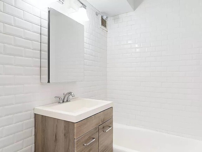 Building Photo - 2640 Marion Ave