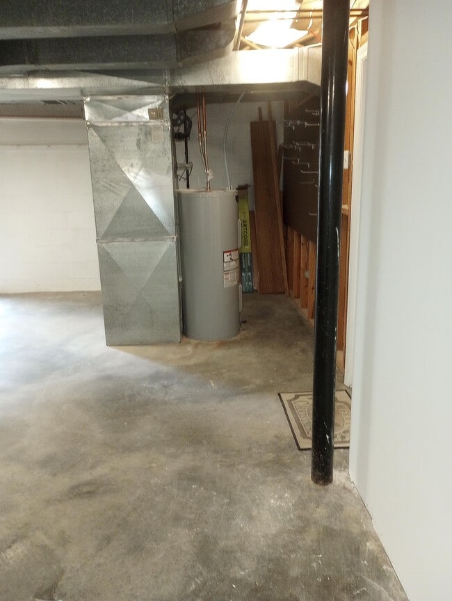 Building Photo - 316 Chatham Dr