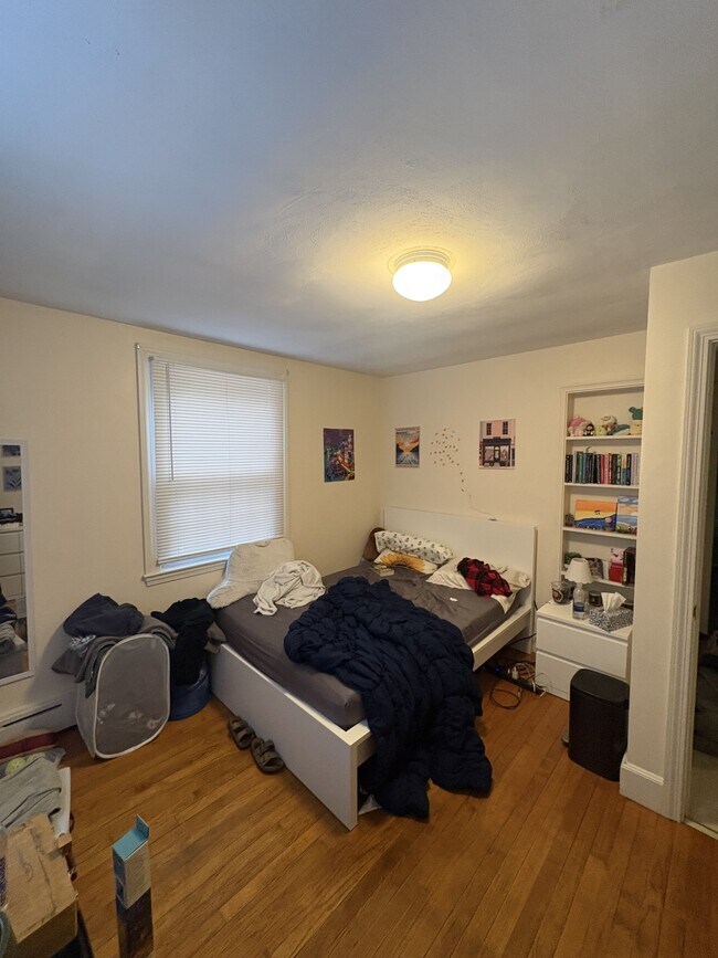 Building Photo - 525 E Pleasant St