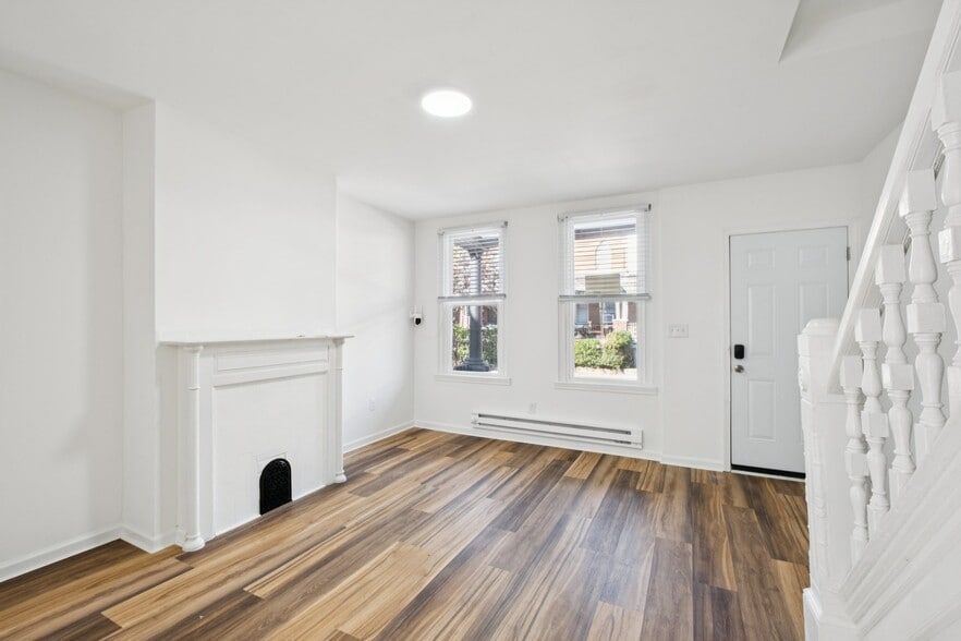 Building Photo - 4447 N 19th St