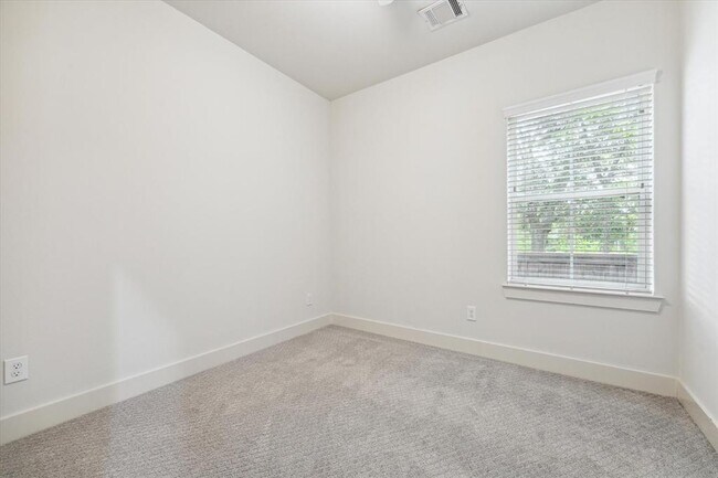 Building Photo - 6019 Cypress St
