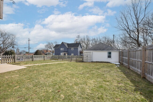 Building Photo - 309 W Washington St