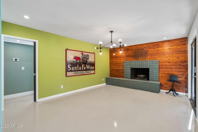 Building Photo - 1055 W Indian Hills Pl